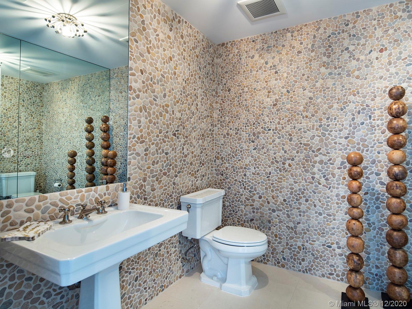 CONTINUUM NORTH TOWER - Residential