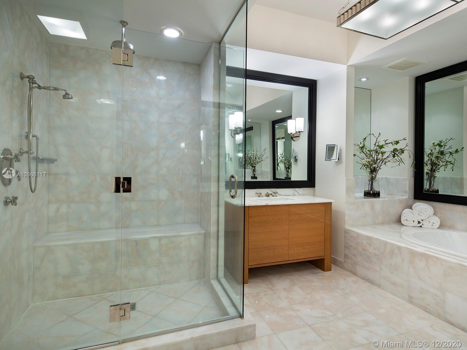 CONTINUUM NORTH TOWER - Residential