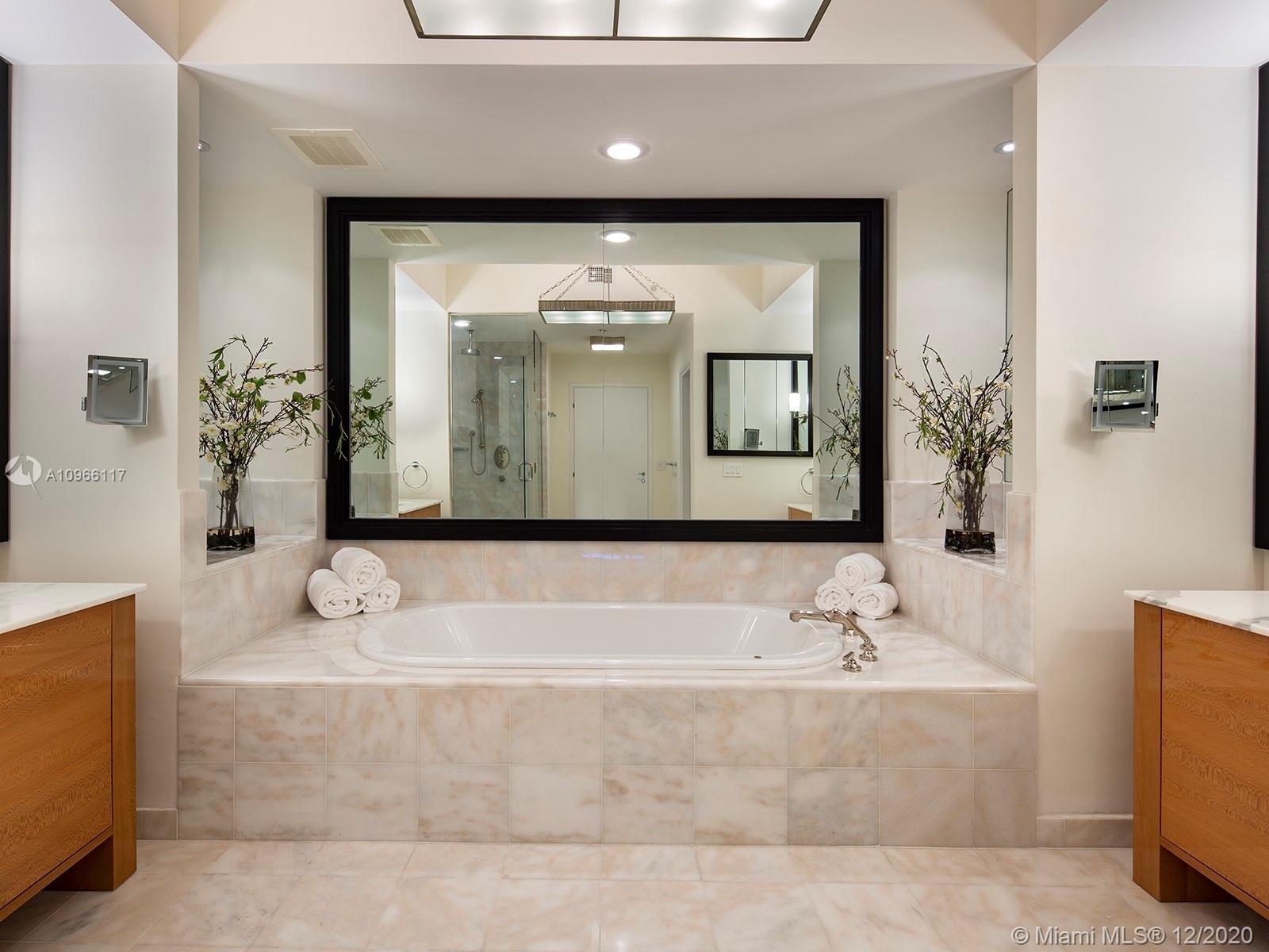 CONTINUUM NORTH TOWER - Residential