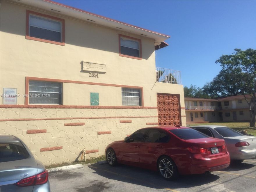 Nice and bright second floor corner unit in the heart of Miami. 2 bedrooms and 1 bath. laminate floor in the bedrooms. Just painted. kitchen with spacious cabinet. Easy access to 836, close to I-95. Enjoy the courtyard right outside your front door. Laundry room in building.