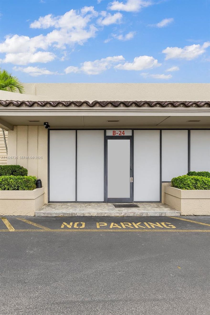 Excellent opportunity to lease a 2,395 SQFT office/warehouse flex space designed to fit a variety of business needs, featuring a welcoming reception area, two spacious private offices, two refrigerated rooms(200sqft), restroom, alarm system, and a large warehouse (1,300 sqft)with convenient truck loading access. Ideally situated in a prime business center, this versatile space offers three assigned parking spots, with water, garbage, and security services included in the rent, making it a move-in ready solution for growing or established businesses alike.