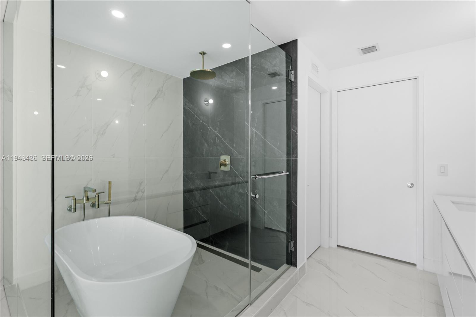 ARIA RESERVE - Residential Lease