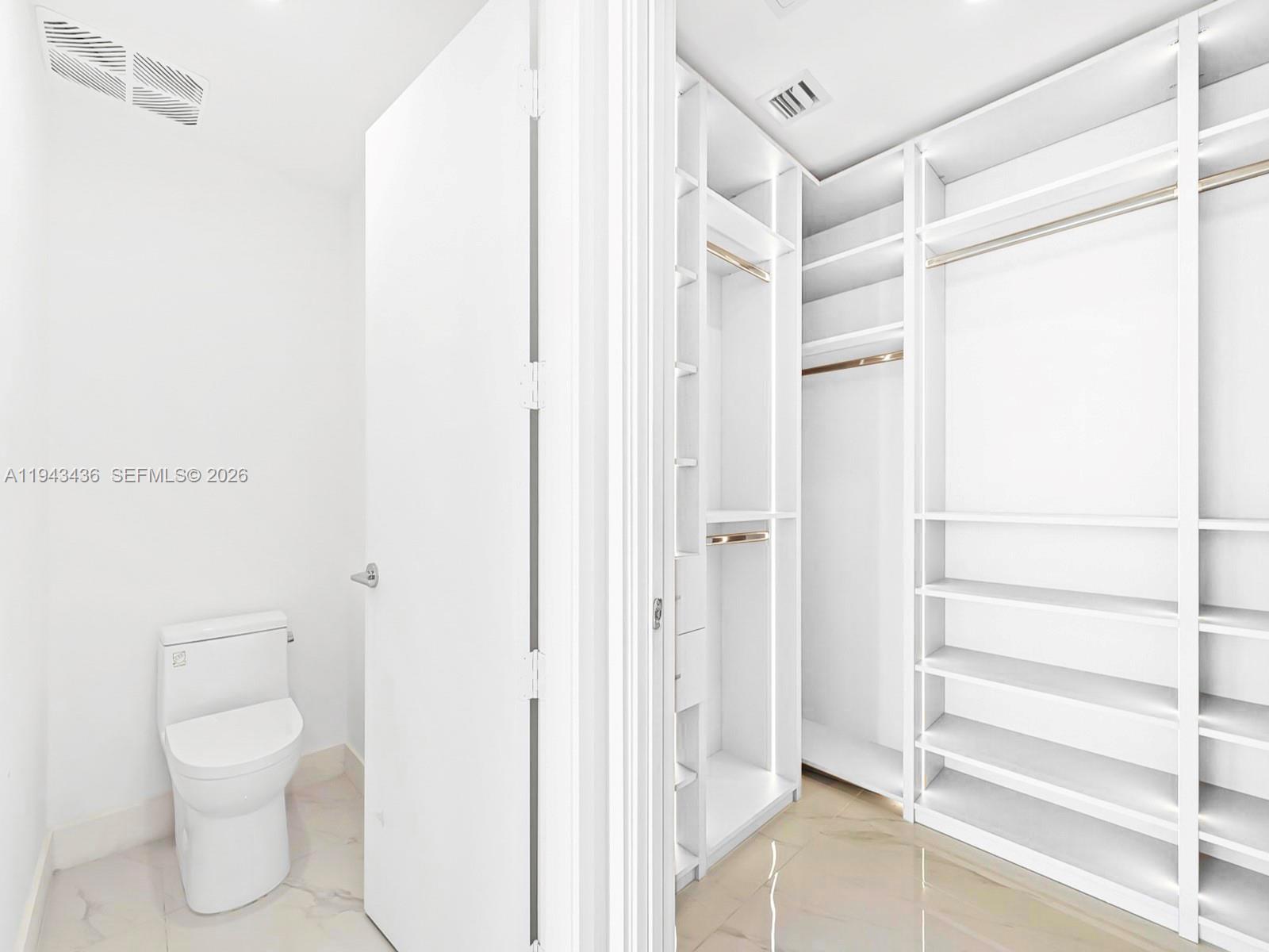 ARIA RESERVE - Residential Lease