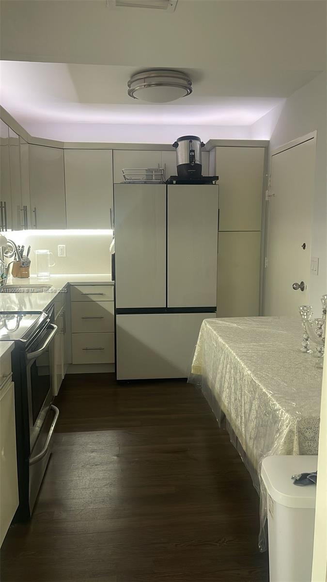 LONGWOOD TOWERS CONDO - Residential Lease