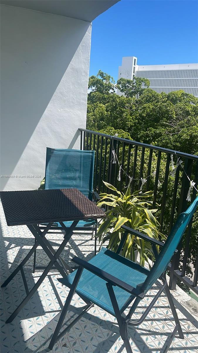 LONGWOOD TOWERS CONDO - Residential Lease