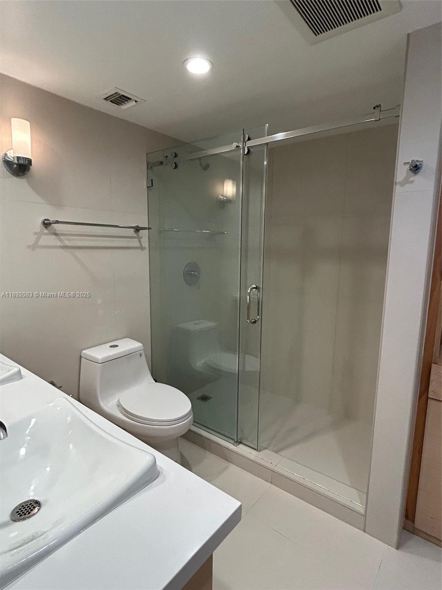 GALERIA CONDO - Residential Lease