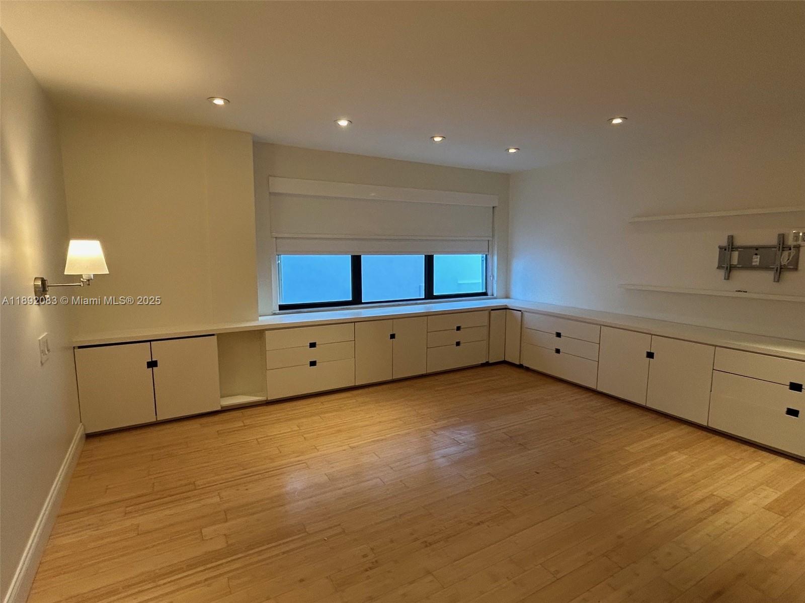 GALERIA CONDO - Residential Lease