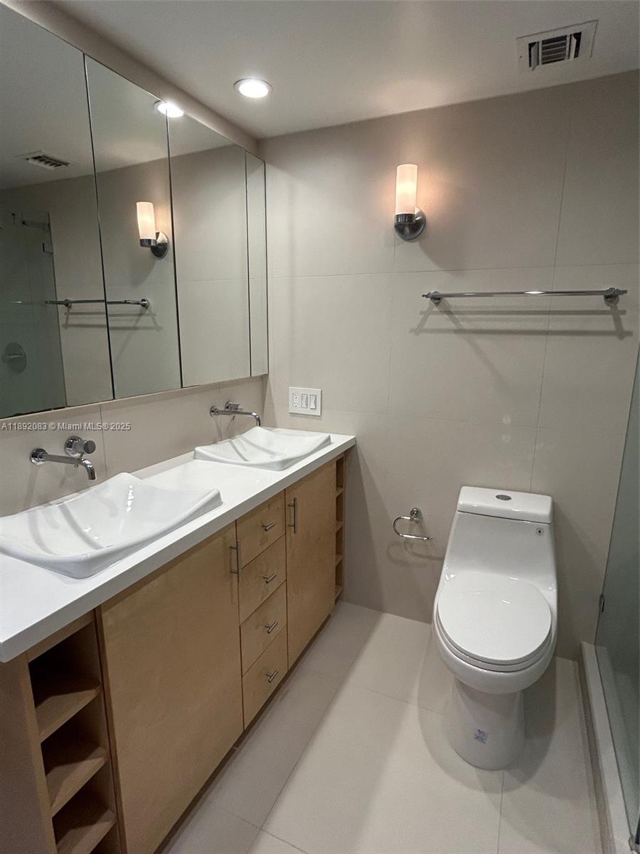 GALERIA CONDO - Residential Lease