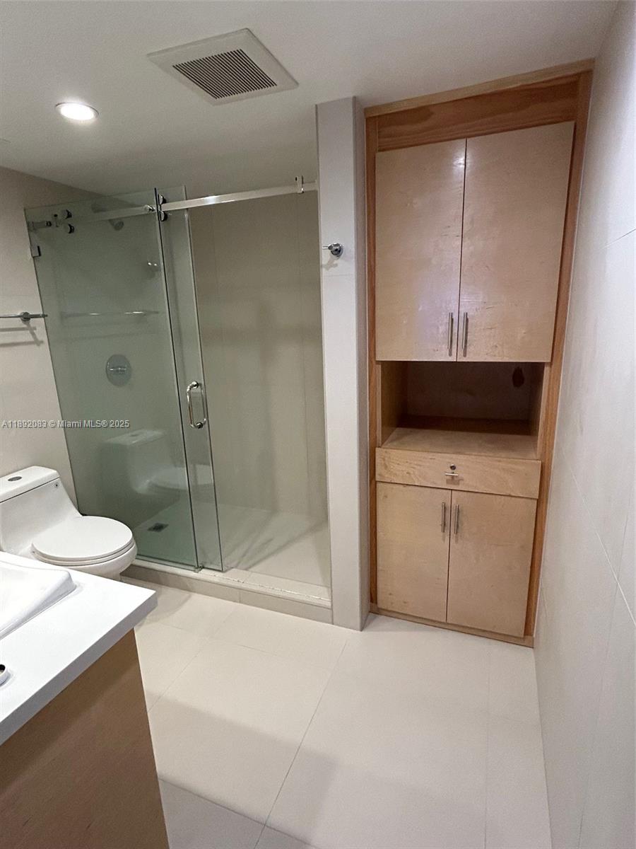 GALERIA CONDO - Residential Lease
