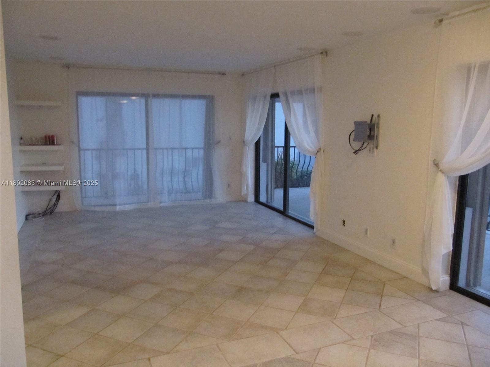 GALERIA CONDO - Residential Lease