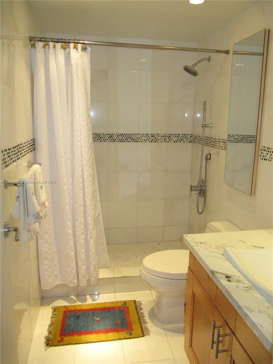 GALERIA CONDO - Residential Lease
