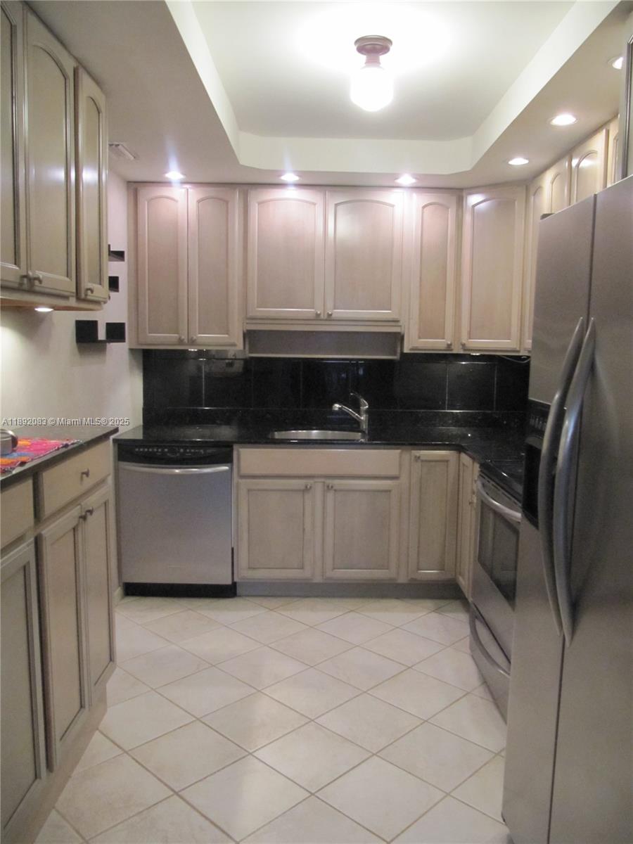 GALERIA CONDO - Residential Lease