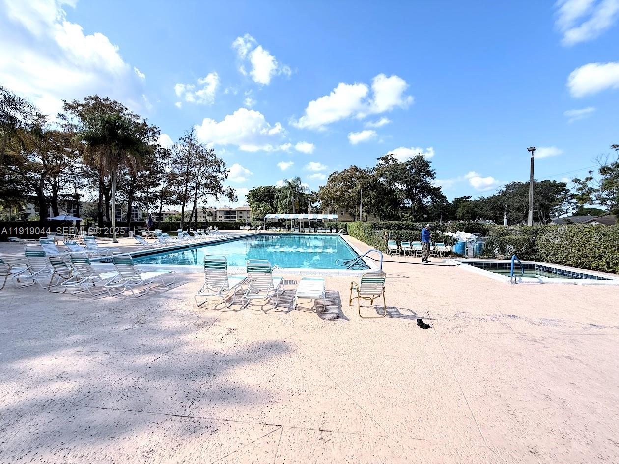 CASCADES OF LAUDERHILL - Residential