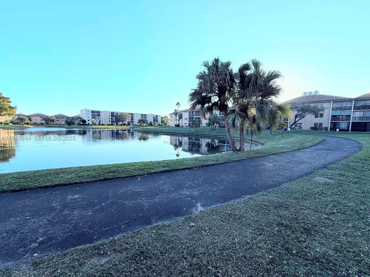CASCADES OF LAUDERHILL - Residential