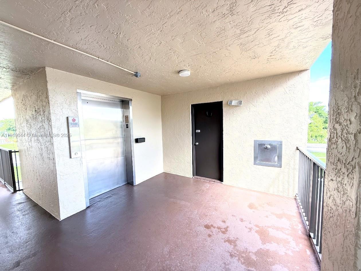 CASCADES OF LAUDERHILL - Residential