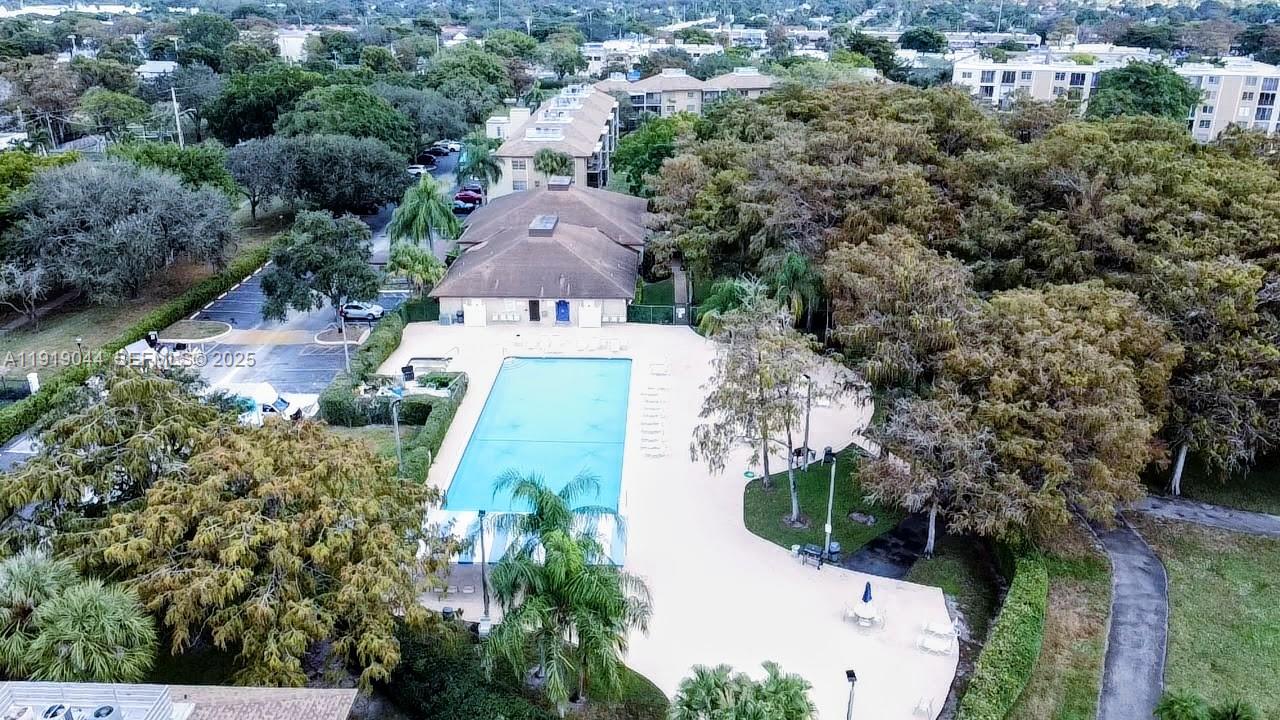 CASCADES OF LAUDERHILL - Residential