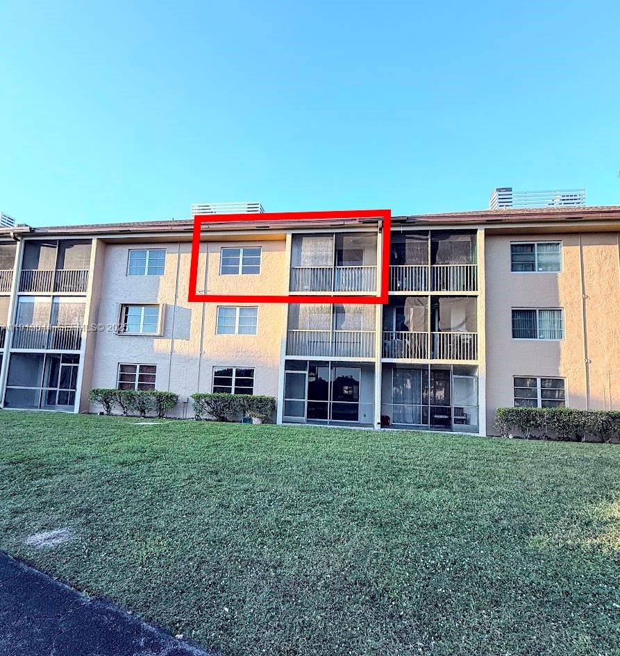 CASCADES OF LAUDERHILL - Residential