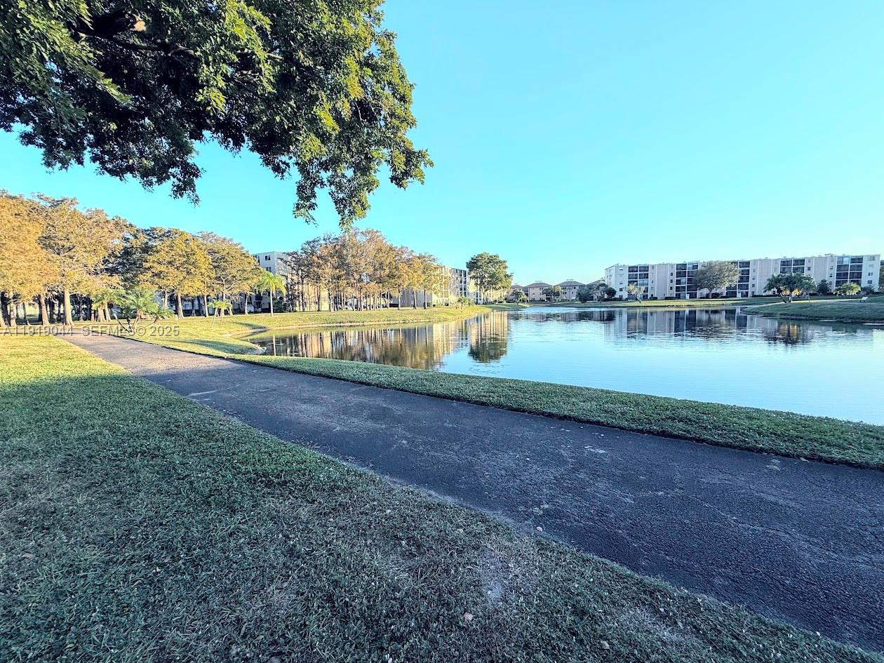 CASCADES OF LAUDERHILL - Residential