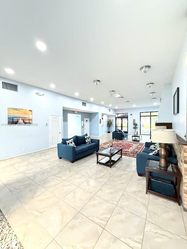 CASCADES OF LAUDERHILL - Residential