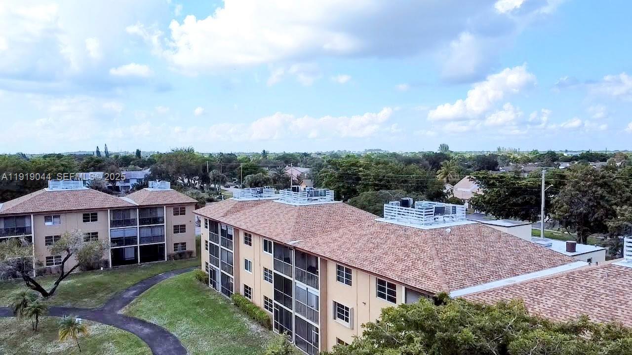CASCADES OF LAUDERHILL - Residential