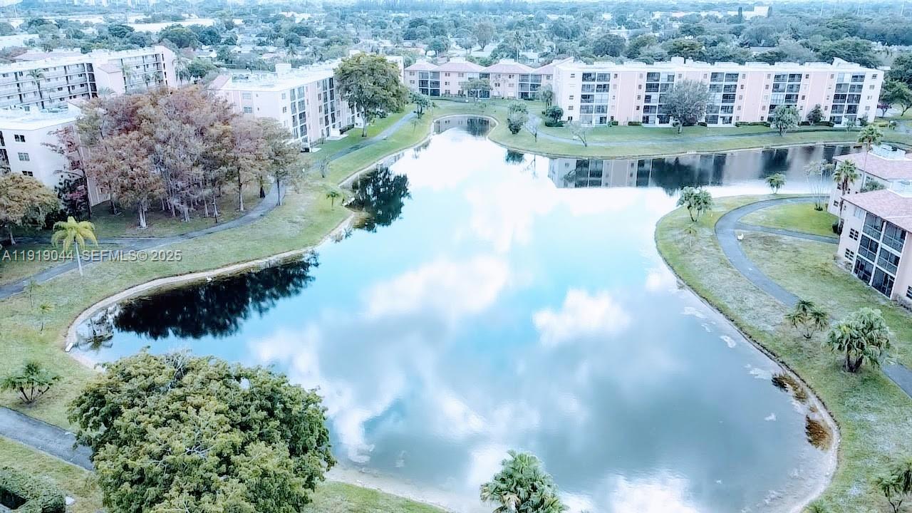 CASCADES OF LAUDERHILL - Residential