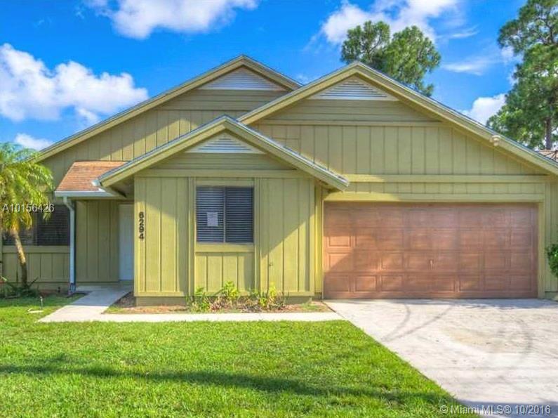 Beautiful home in highly desired Jupiter. Near the Turnpike expressway. Features spacious living area, and excellent yard for the children. Look no further!