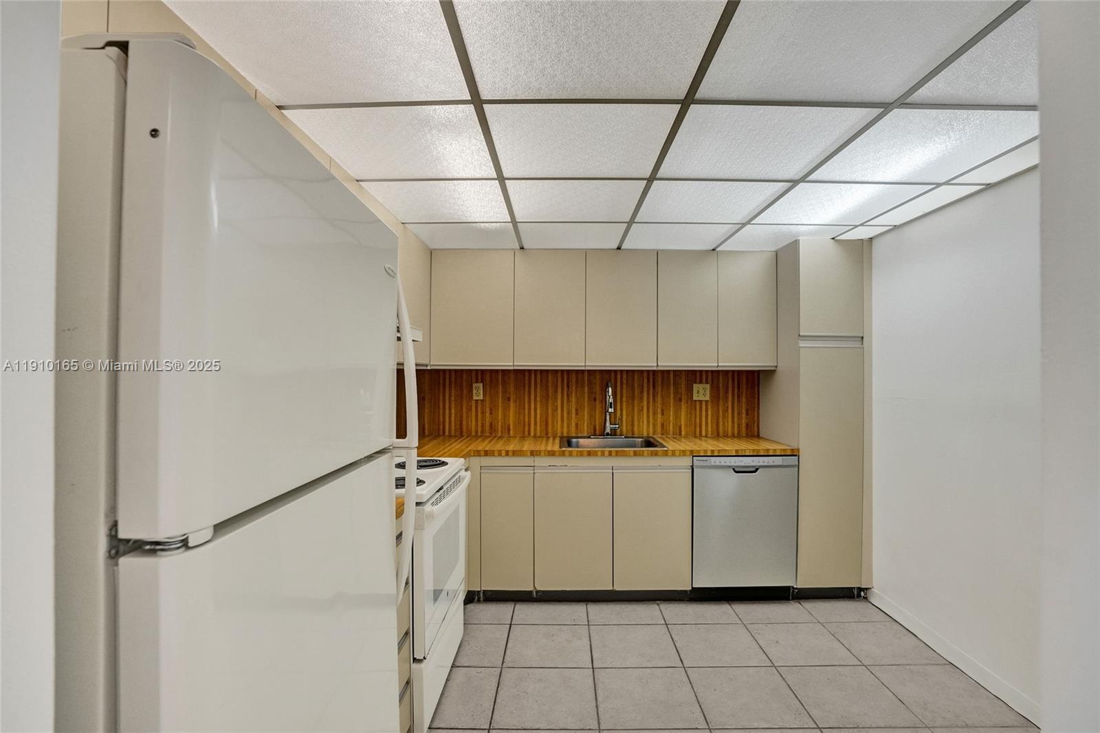 THE CLIPPER AT BISC COVE - Residential Lease