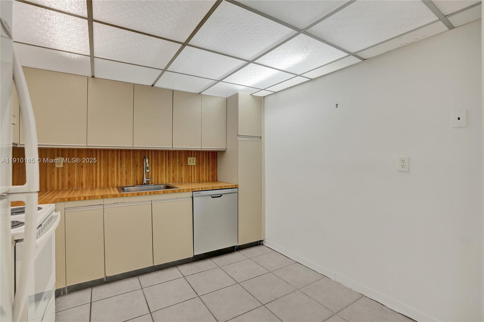 THE CLIPPER AT BISC COVE - Residential Lease