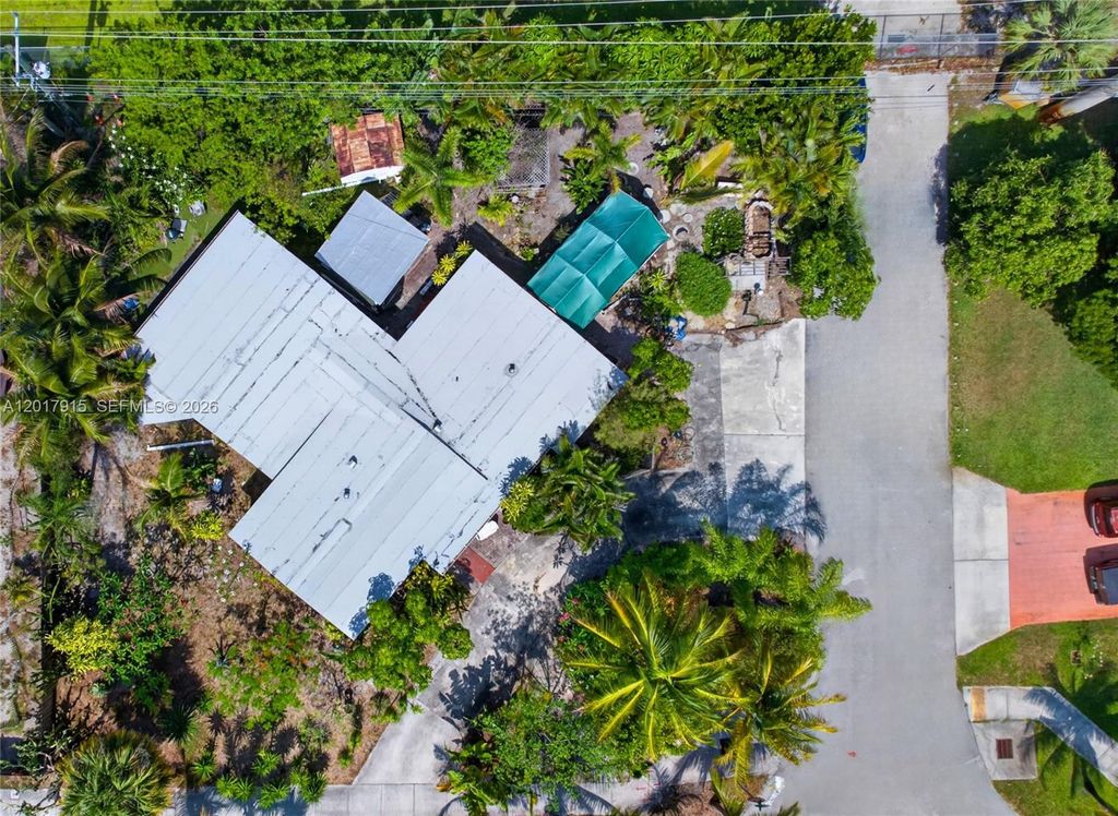 Photo of 5041 NE 14th Ave, Pompano Beach, FL 33064 (MLS # A12017915)