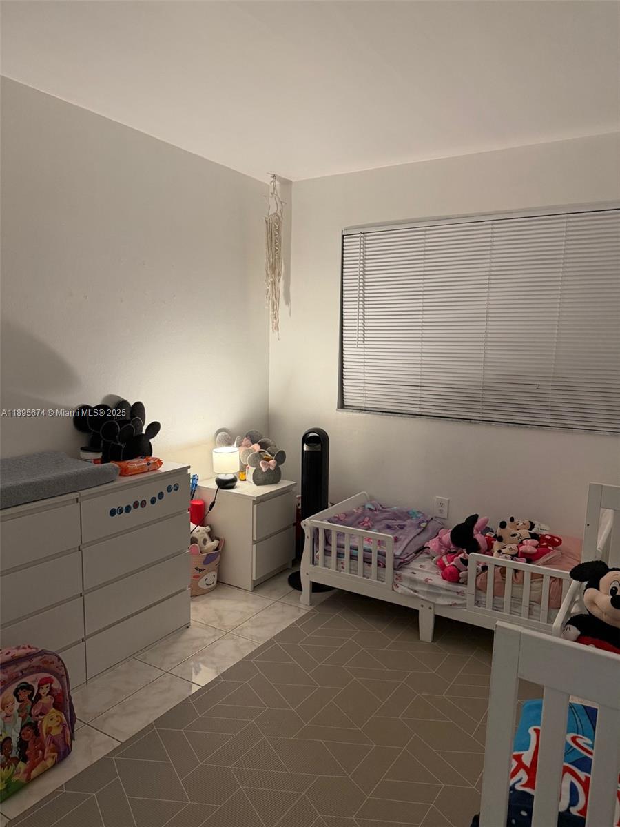 THE COURTS AT KENDALL CON - Residential Lease