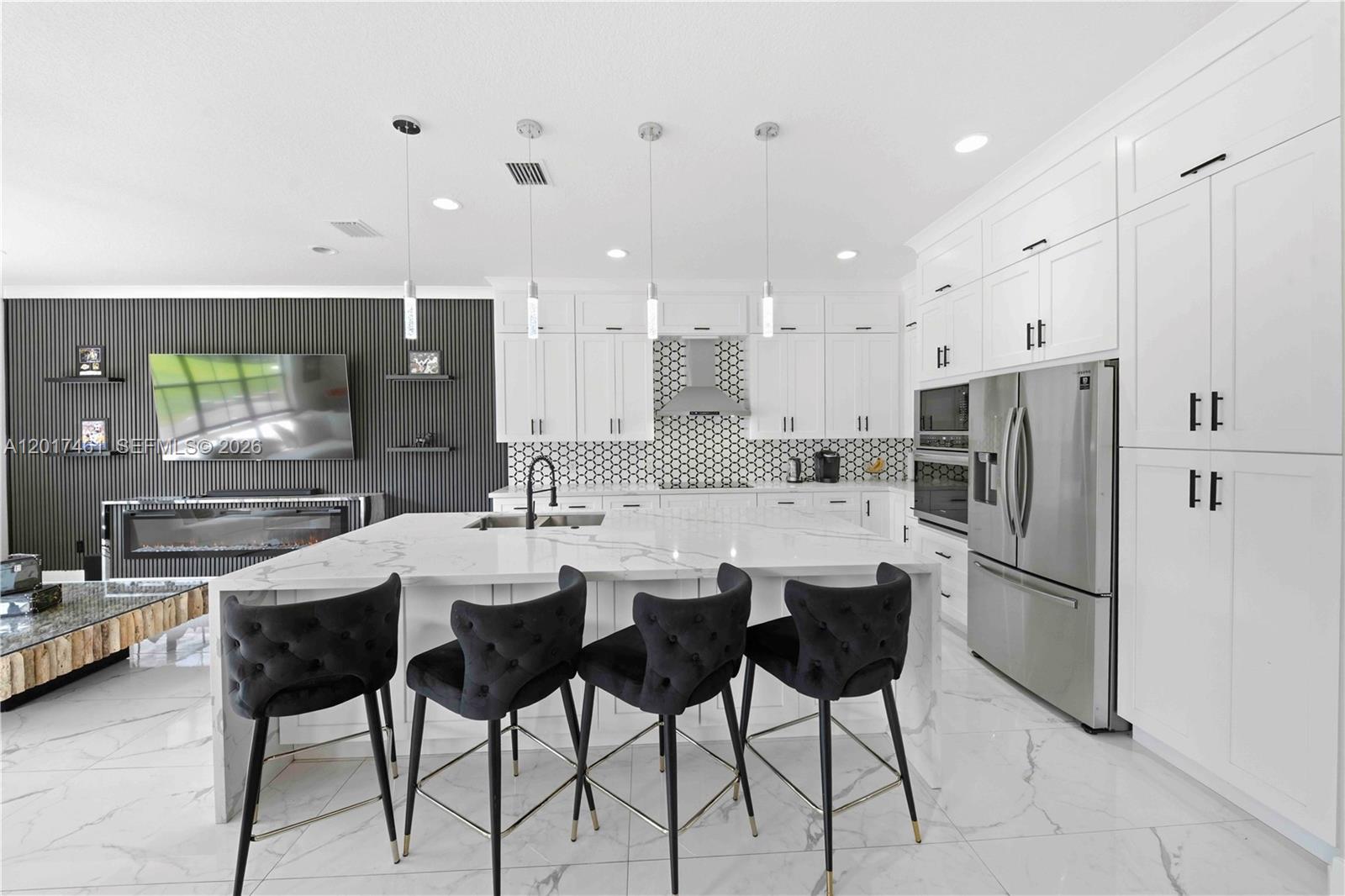 HARBOUR LAKES ESTATES - Residential