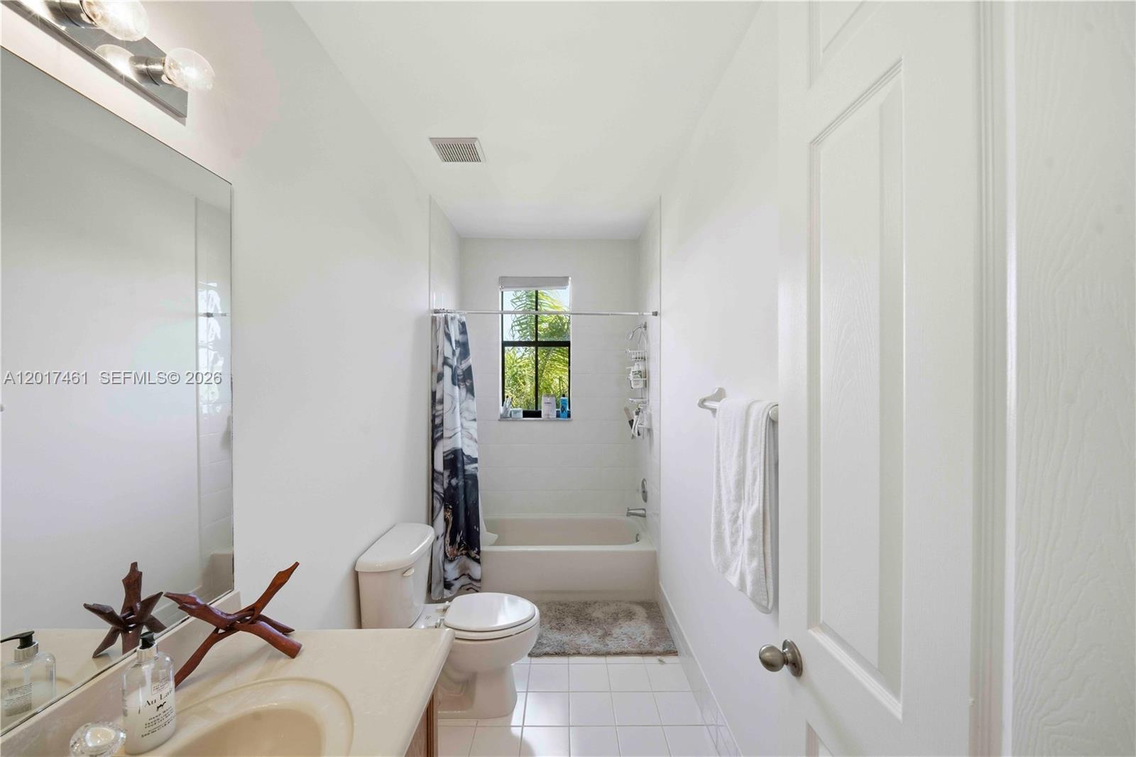 HARBOUR LAKES ESTATES - Residential