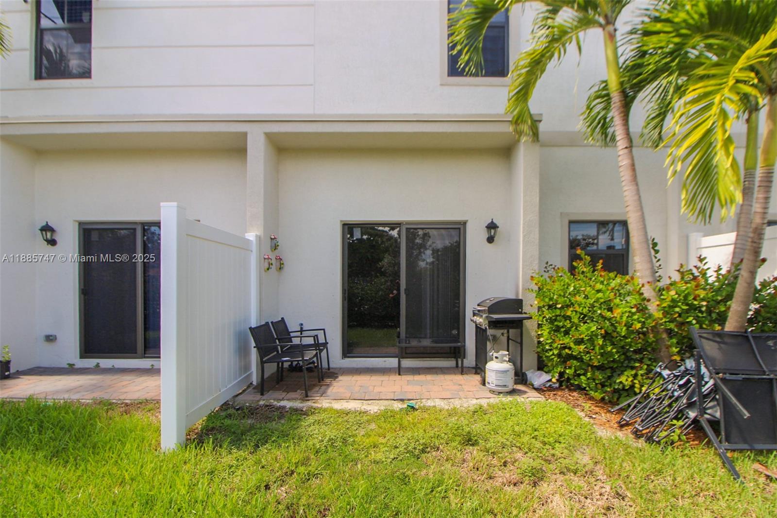 HIGHLAND OAKS - Residential Lease