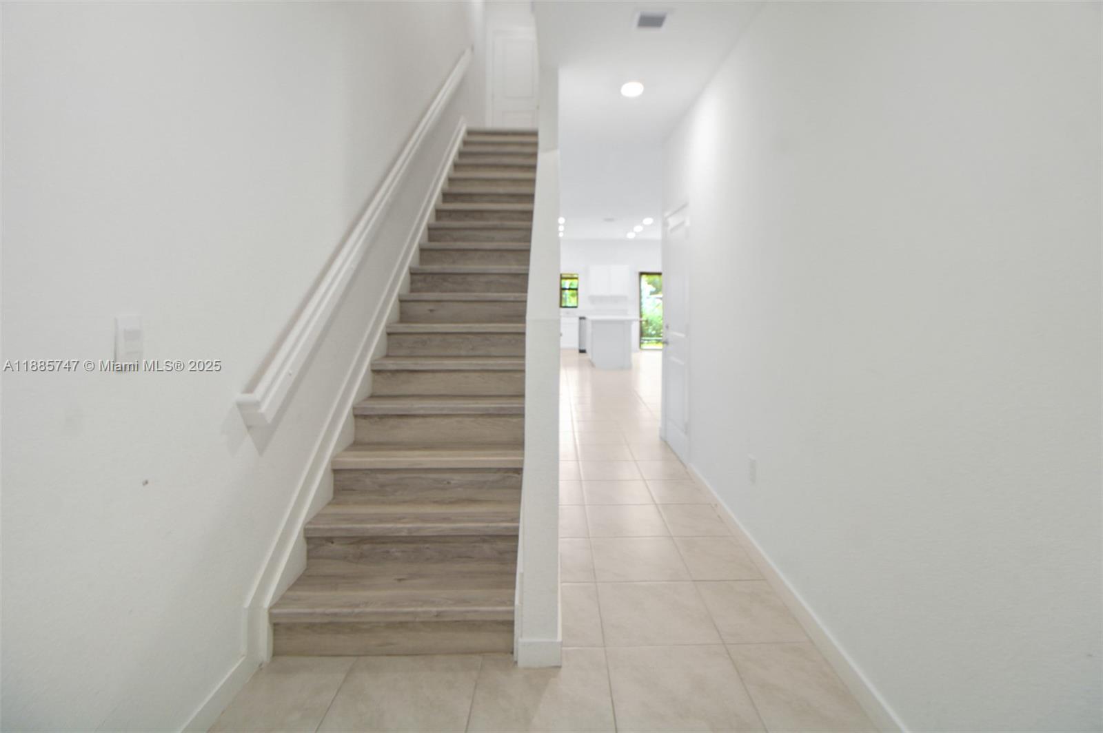 HIGHLAND OAKS - Residential Lease