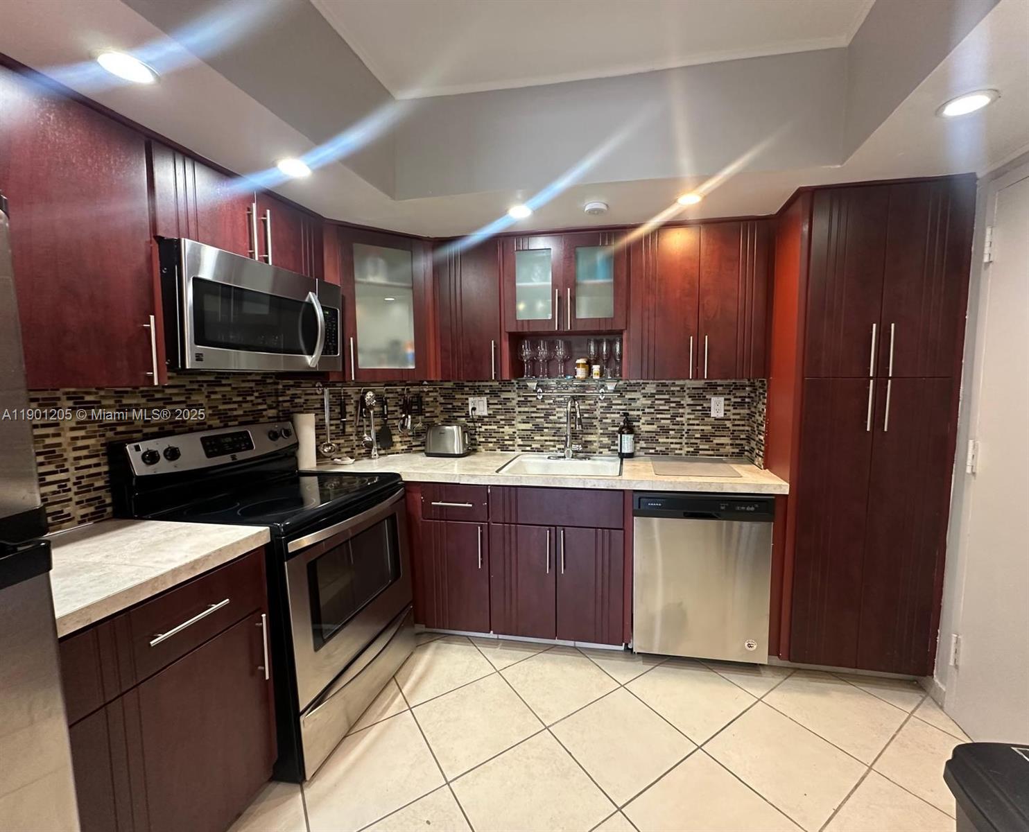 ARLEN HOUSE WEST CONDO - Residential