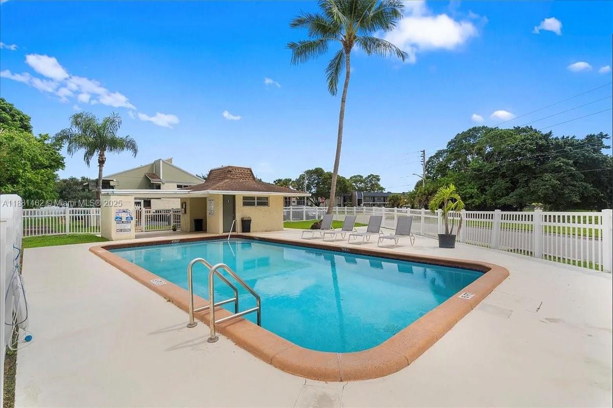 SANDPEBBLES TOWNHOUSE CON - Residential