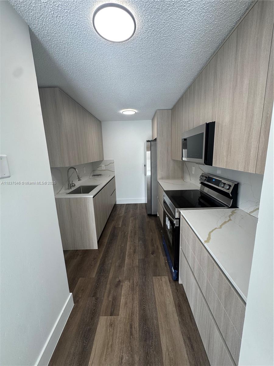 157 NE 12th Ave 157