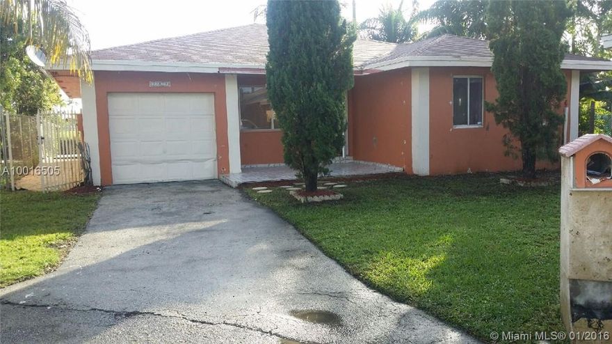 BEAUTIFUL 3/2 HOME. FRESHLY PAINTED. HAS A HUGE YARD.