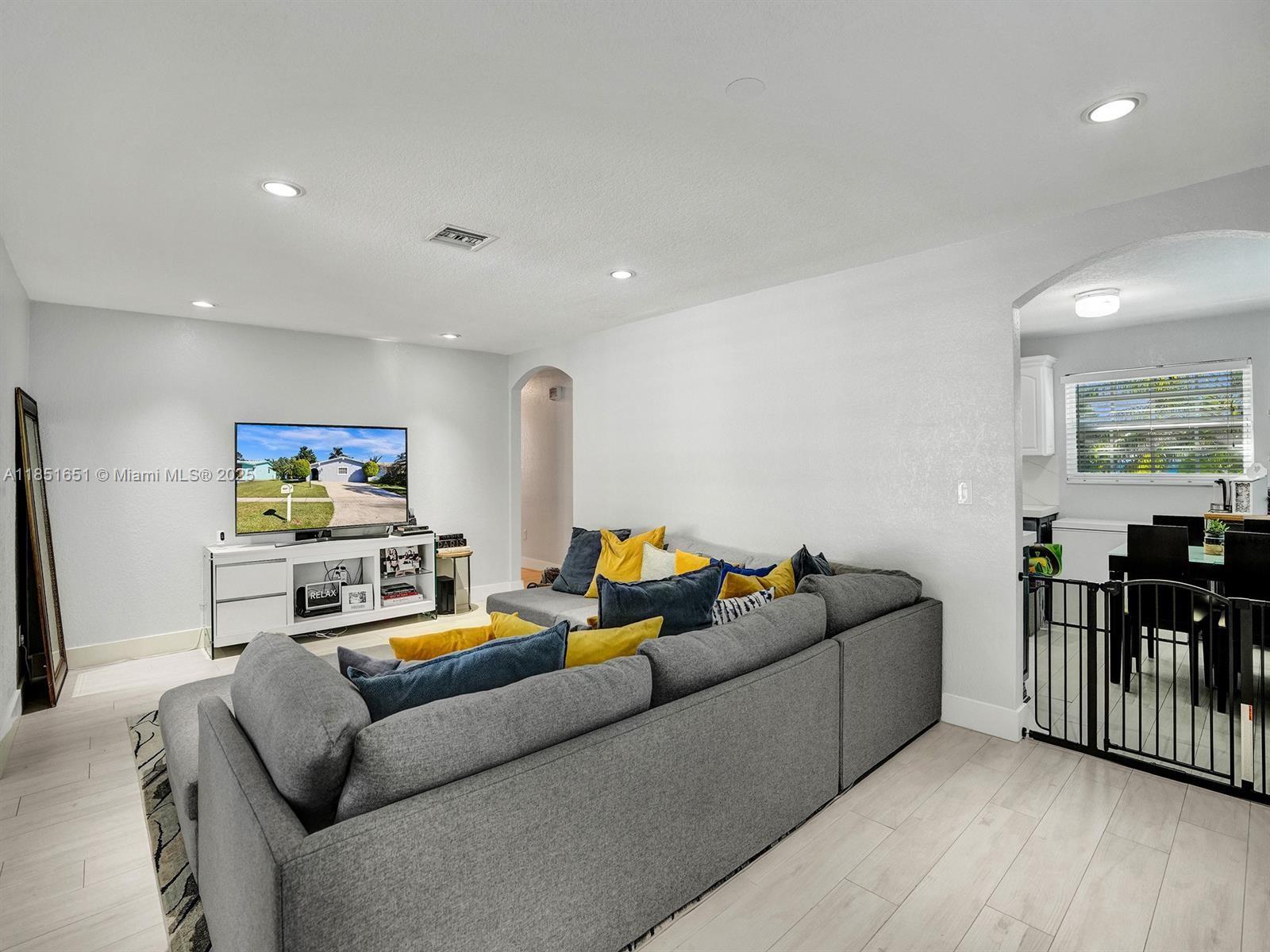 DANIA HIGHLANDS - Residential Lease