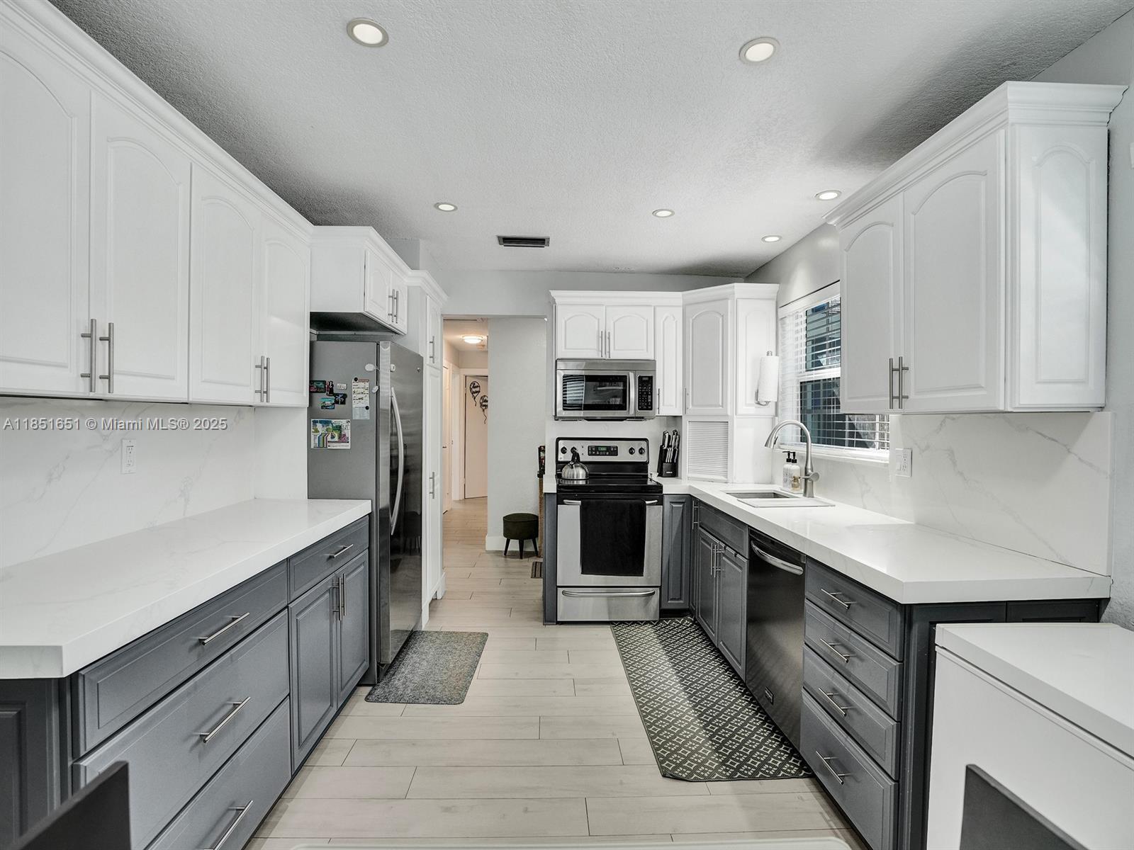 DANIA HIGHLANDS - Residential Lease