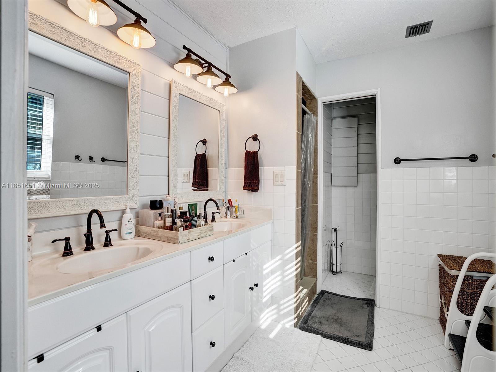 DANIA HIGHLANDS - Residential Lease