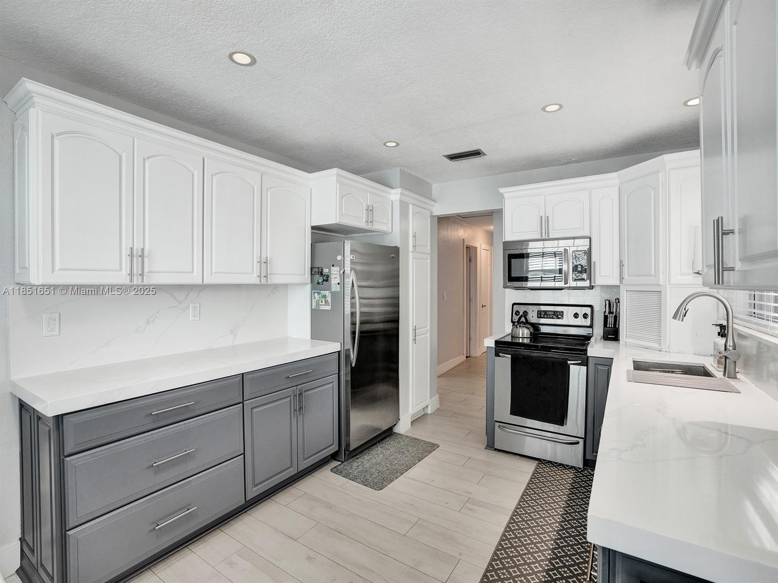 DANIA HIGHLANDS - Residential Lease