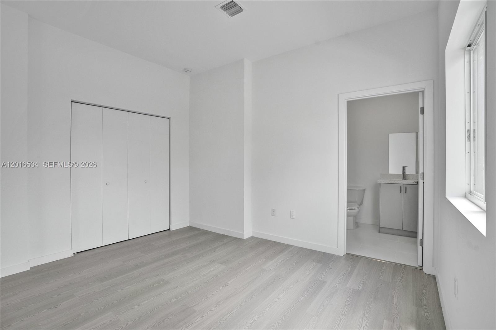 LAWRENCE ESTATES LAND COS - Residential Lease