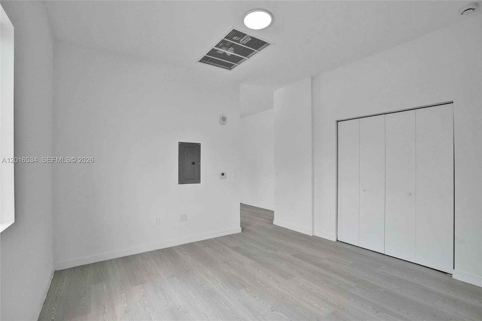 LAWRENCE ESTATES LAND COS - Residential Lease