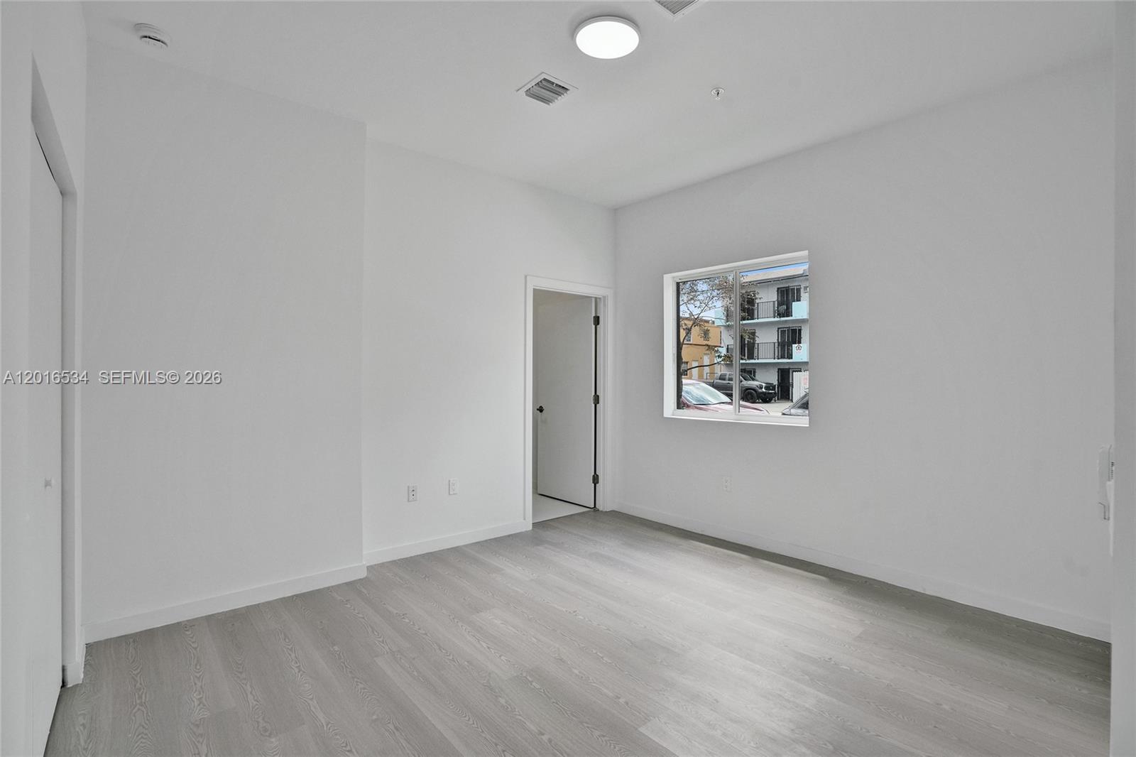 LAWRENCE ESTATES LAND COS - Residential Lease