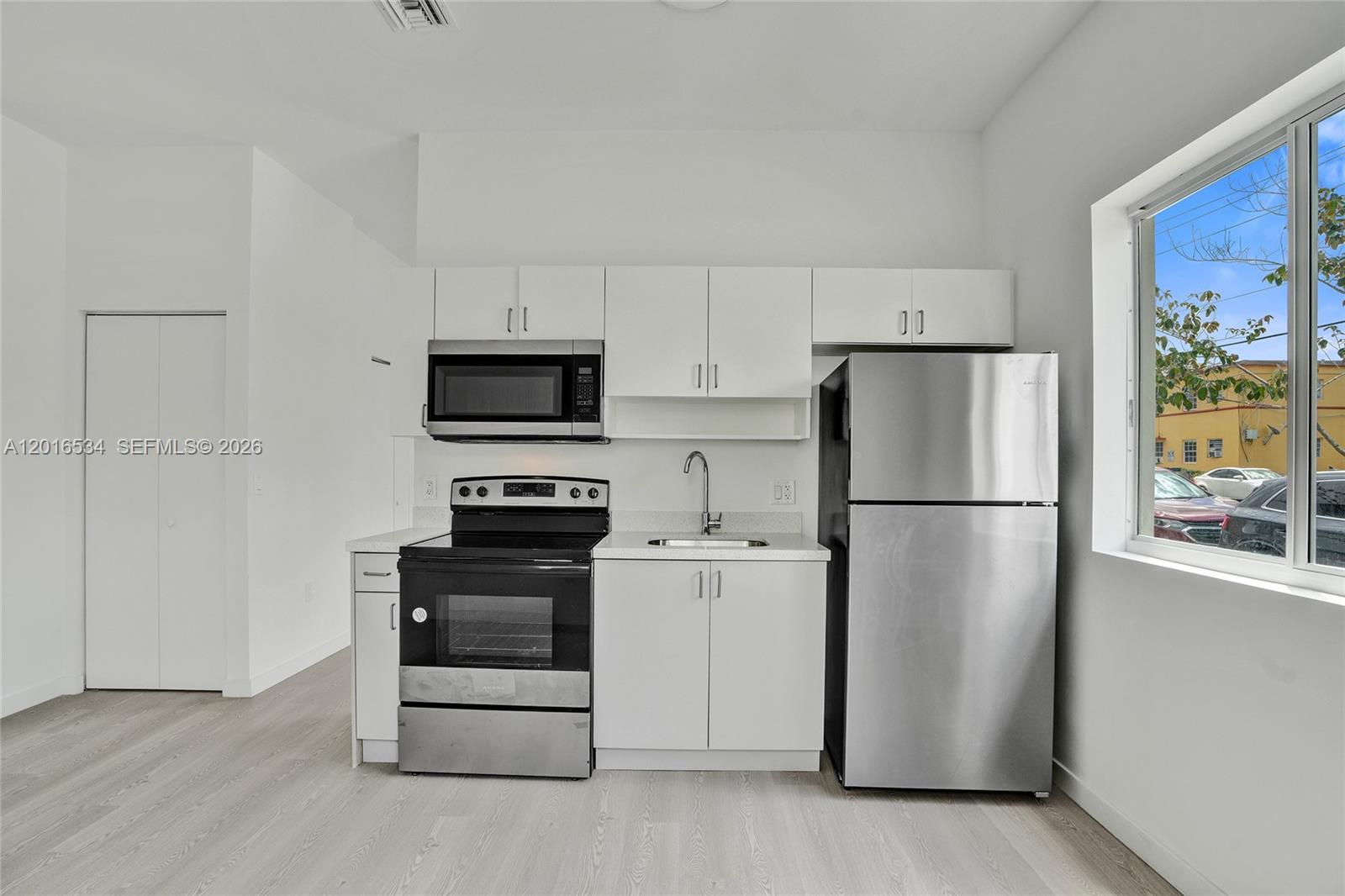 LAWRENCE ESTATES LAND COS - Residential Lease