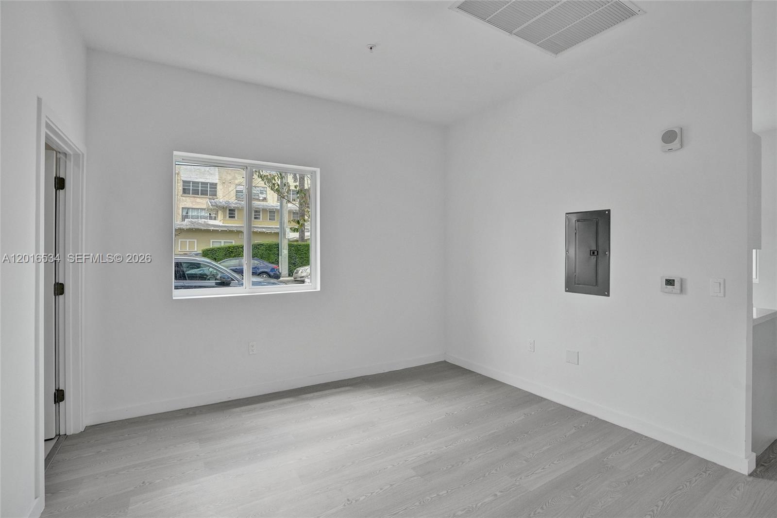 LAWRENCE ESTATES LAND COS - Residential Lease