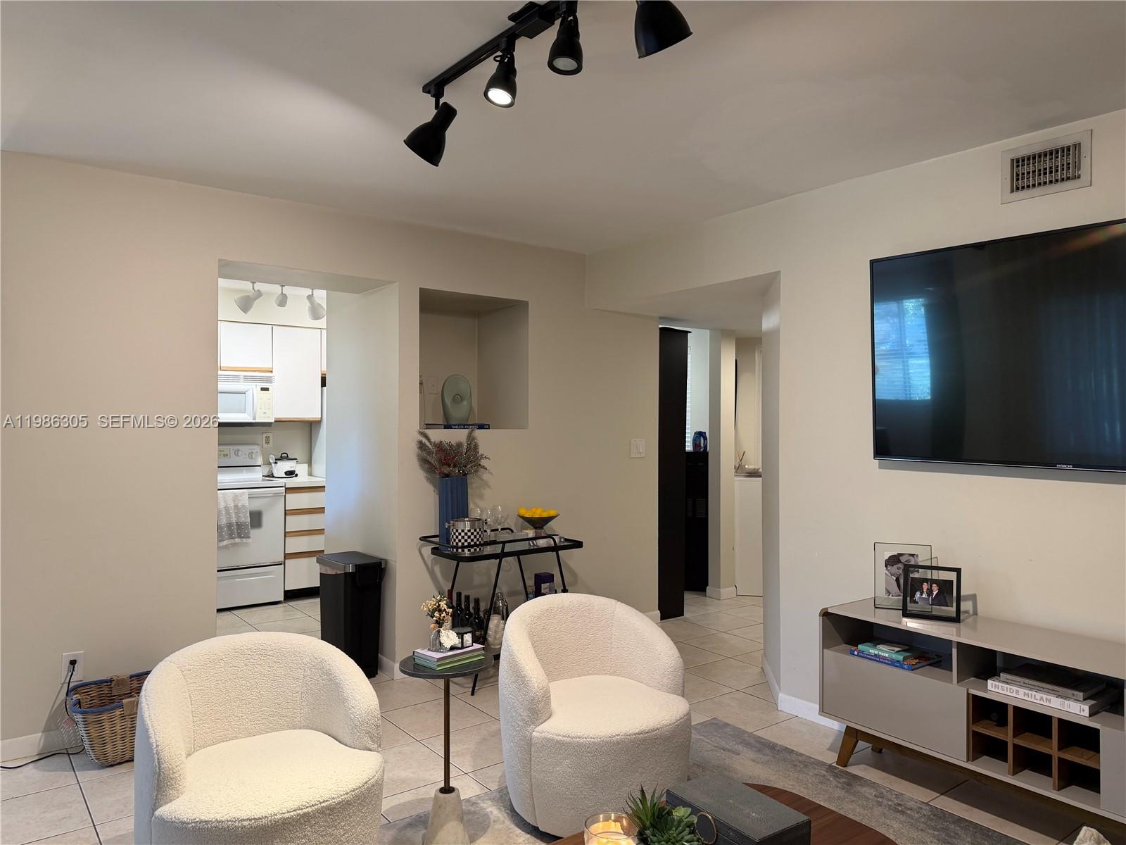 COLONNADES CONDO - Residential Lease