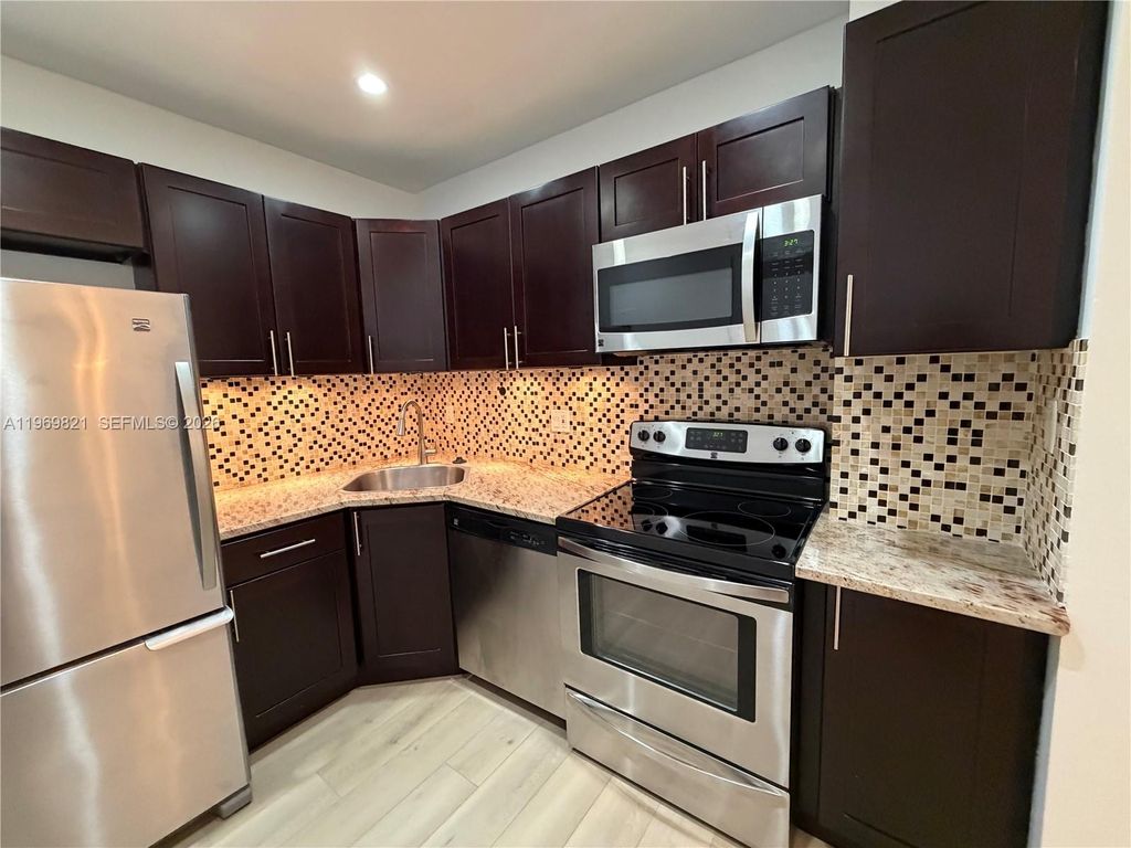 Photo of 2426 SE 17th Causeway #207A, Fort Lauderdale, FL 33316 (MLS # A11969821)