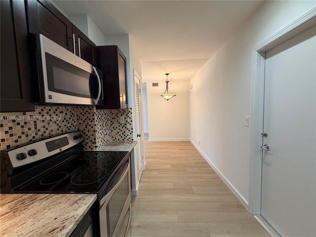 Photo of 2426 SE 17th Causeway #207A, Fort Lauderdale, FL 33316 (MLS # A11969821)